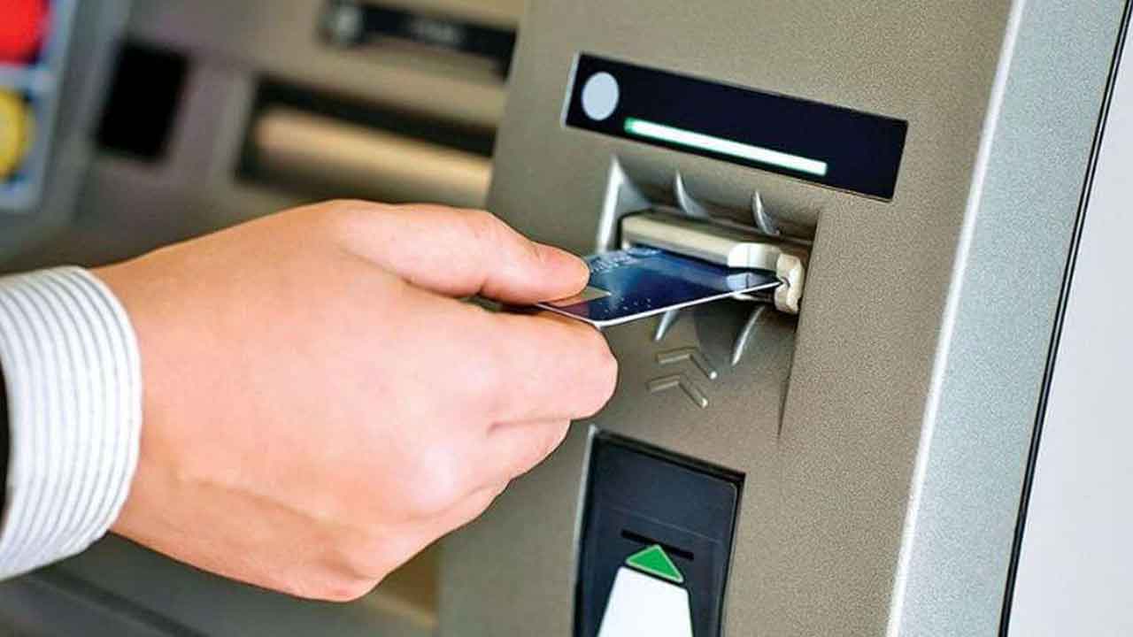 ATMs | డిజిటల్‌ లావాదేవీల ఎఫెక్ట్‌.. 12 నెలల్లో 4 వేల ఏటీఎంలు మూత