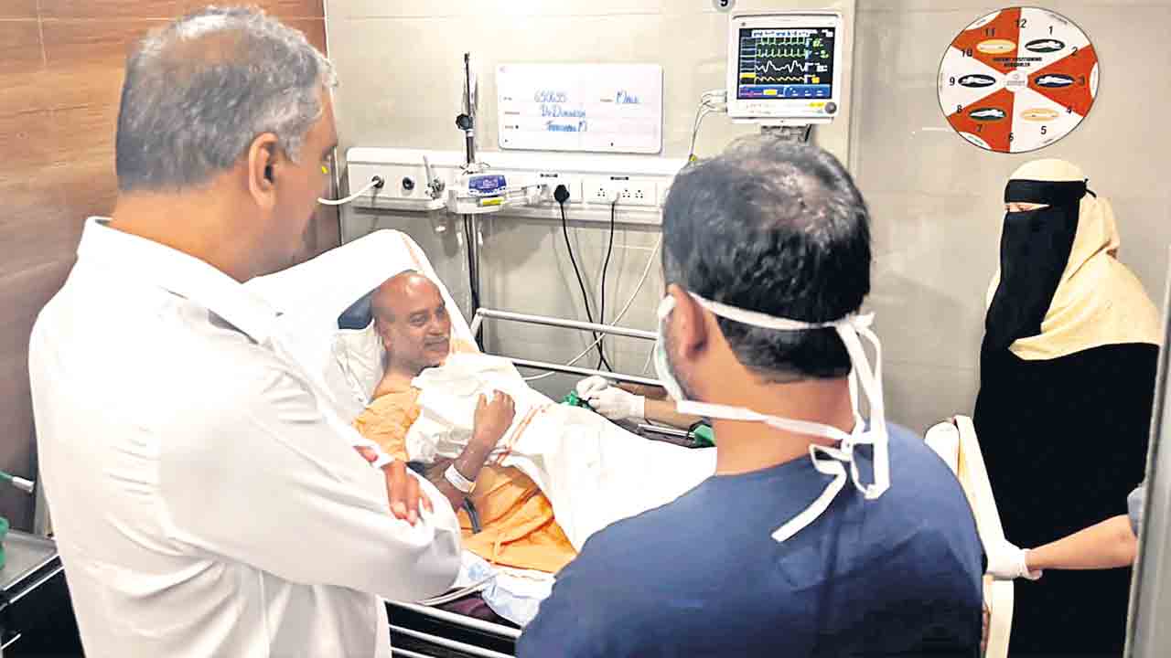 బాధిత కుటుంబాలకు హరీశ్‌రావు పరామర్శ