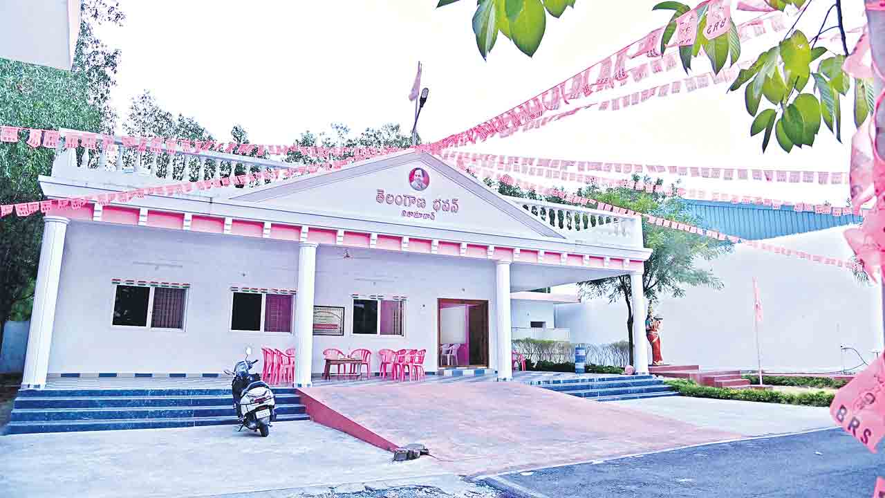 నేటి దీక్షా దివస్‌కు పెద్ద సంఖ్యలో తరలిరావాలి