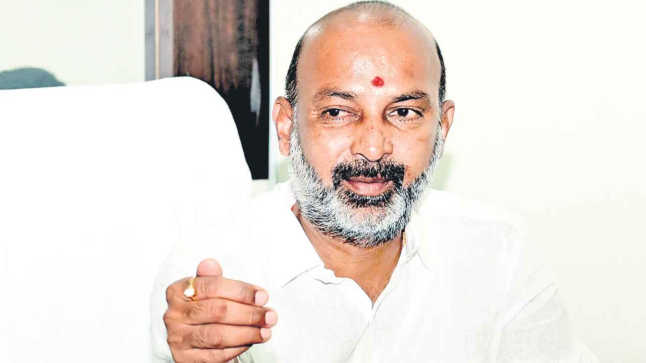 Bandi Sanjay | రాహుల్ గాంధీకి ఆరు గ్యారంటీలపై సమాధానం చెప్పే దమ్ముందా? : బండి సంజయ్‌