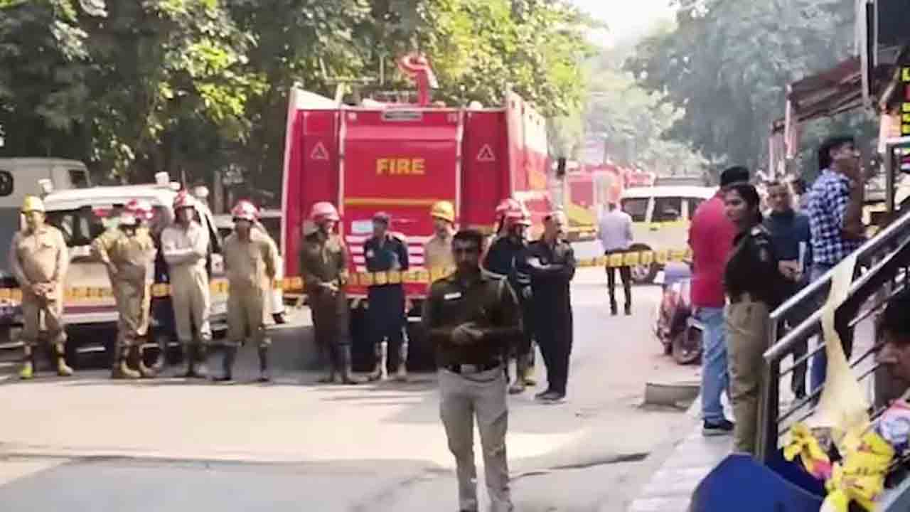 Explosion | ఢిల్లీలో భారీ పేలుడు.. భయాందోళనలో స్థానికులు