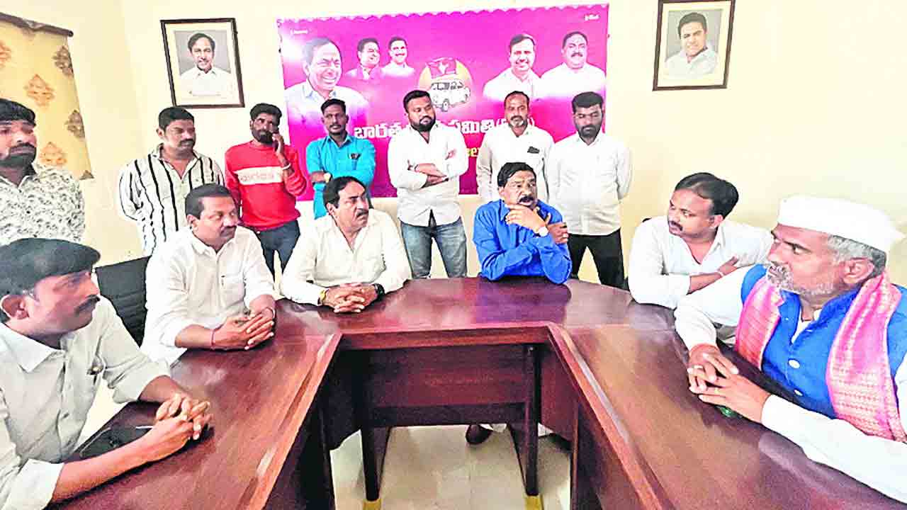 ఉద్యమ స్ఫూర్తిని చాటాలి..