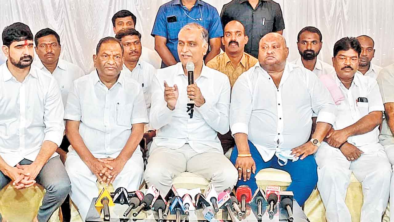 Harish Rao | అబద్ధాల్లో రేవంత్‌కు డాక్టరేట్‌.. ఒట్లు వేసి దేవుళ్లనే మోసం చేసిన సీఎం: హరీశ్‌రావు