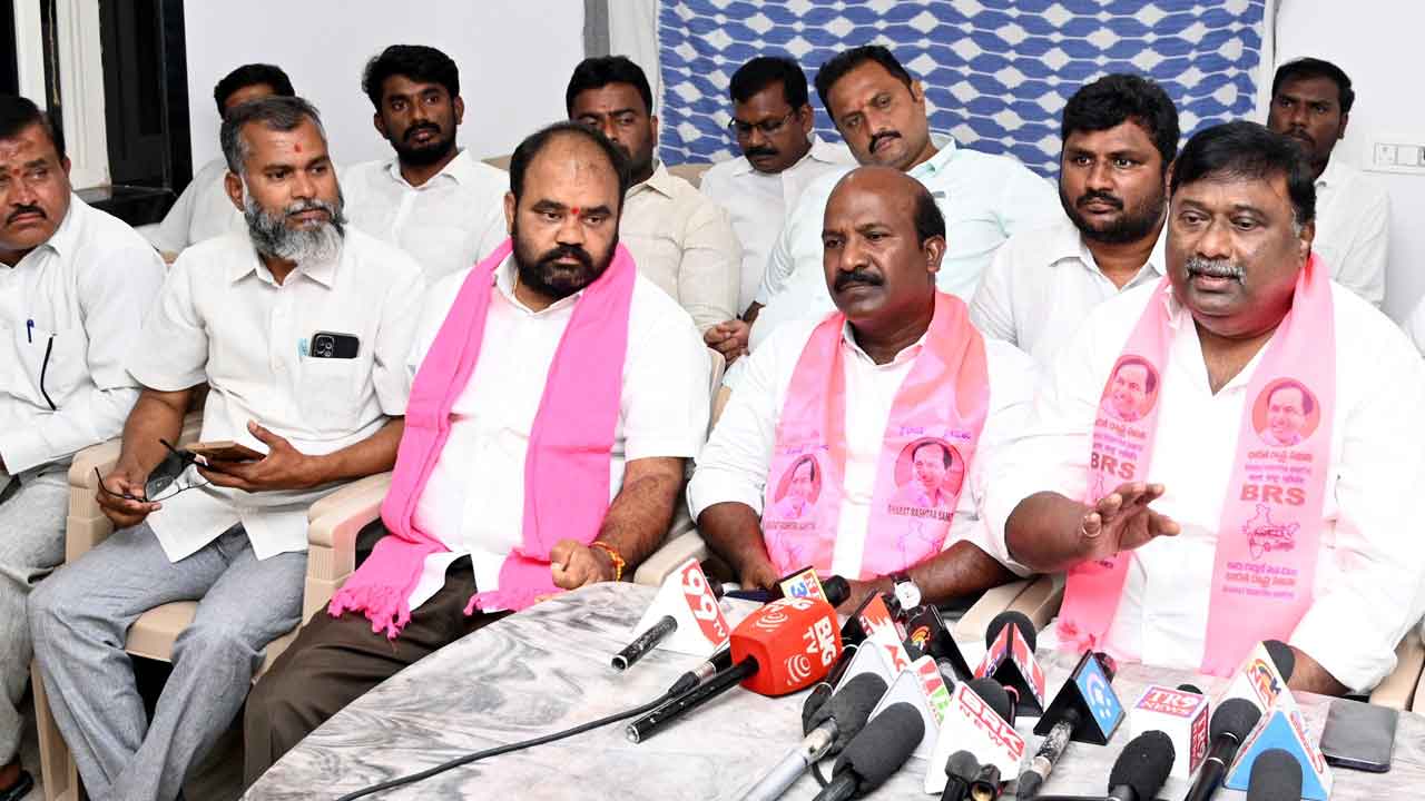 బుల్డోజర్లతో ప్రజలే మిమల్ని కూలుస్తరు