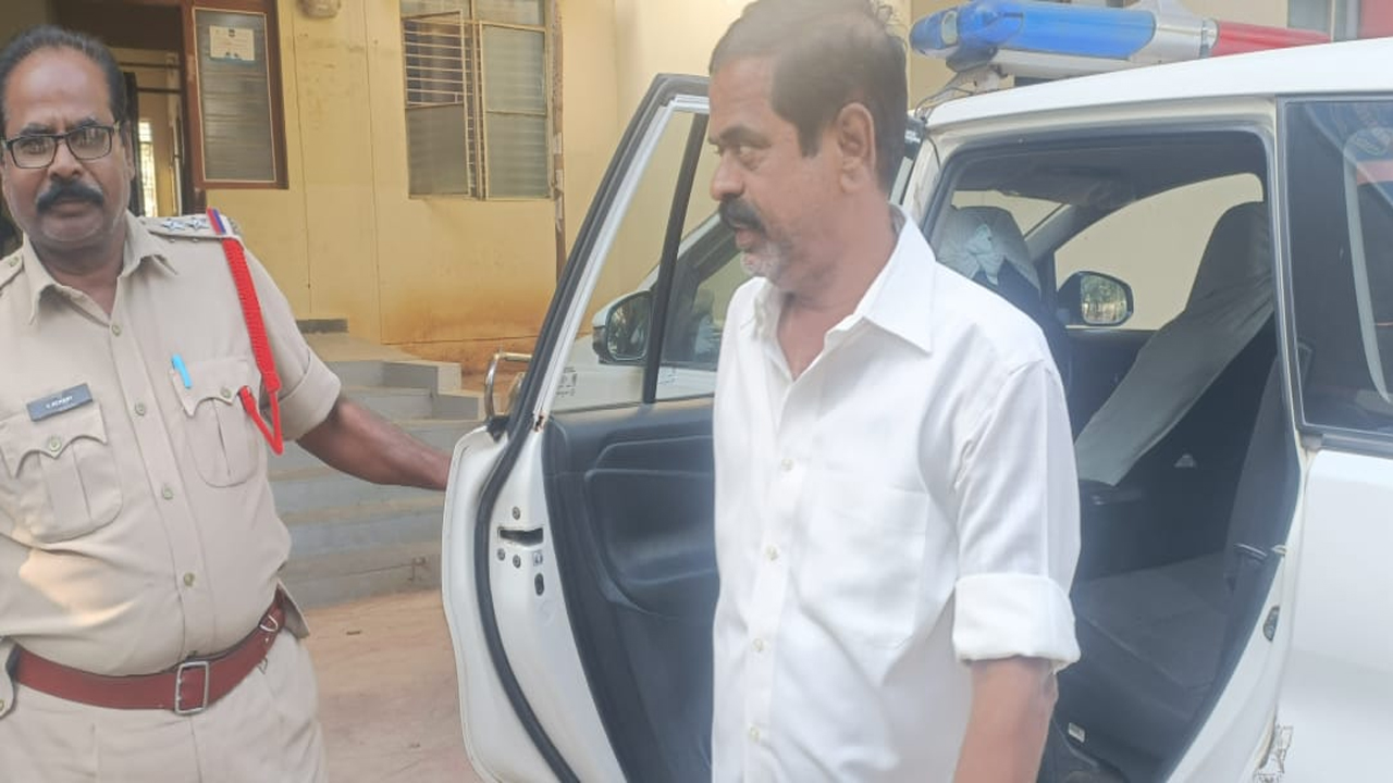 BRS Leaders Arrest | మక్తల్‌లో పోలీసుల అత్యుత్సాహం.. మాజీ ఎమ్మెల్యే రామ్మోహన్‌రెడ్డి సహా బీఆర్‌ఎస్‌ నేతల అరెస్ట్‌