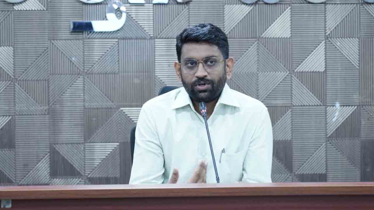 పకడ్బందీగా ఆన్లైన్ చేయాలి : భద్రాద్రి కలెక్టర్