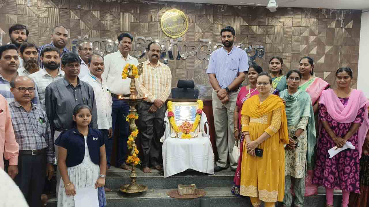 ప్రజలు ఐక్యతాభావంతో మెలగాలి