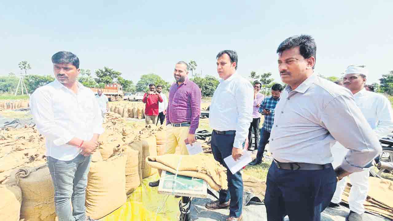 ధాన్యం సేకరణలో వేగం పెంచాలి