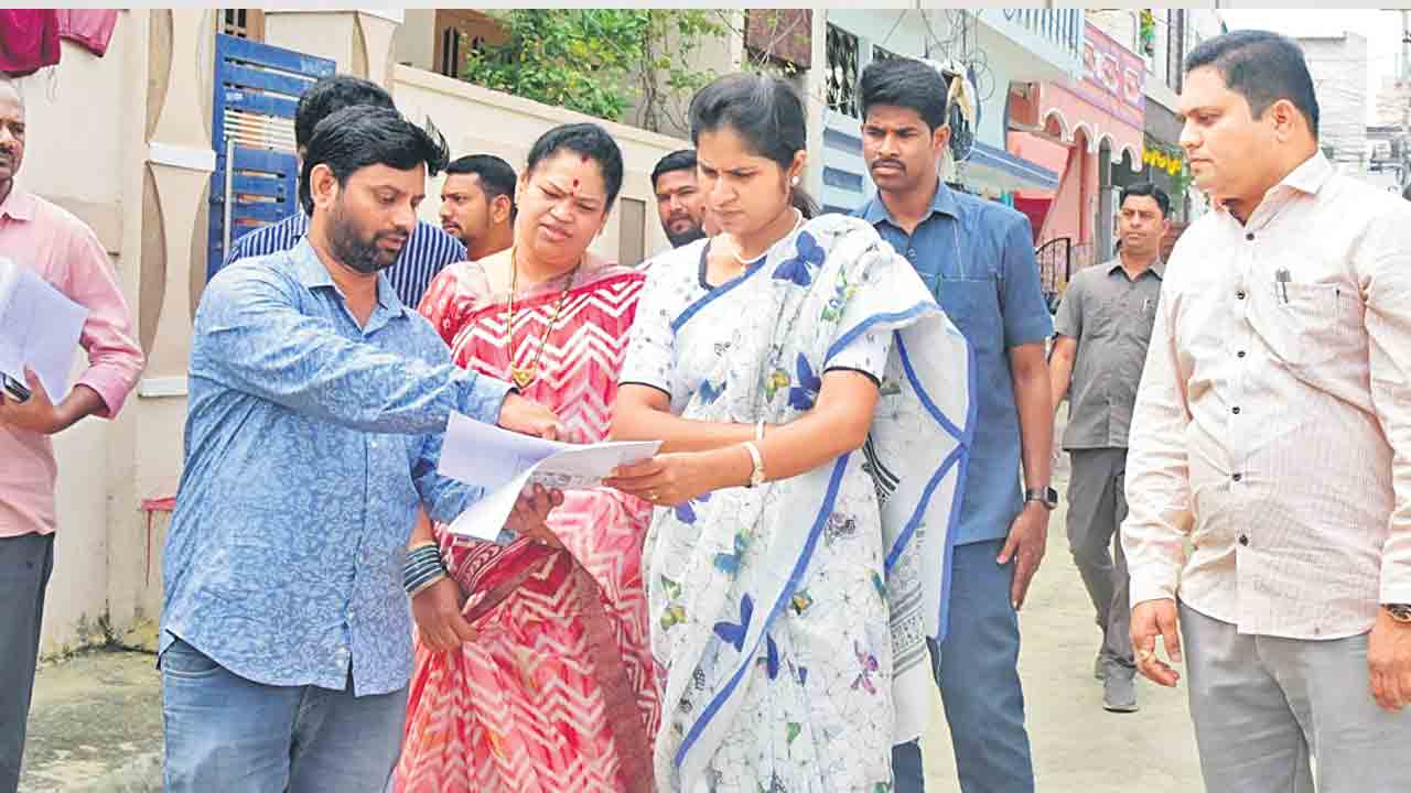 ప్రతి ఇంటికీ వెళ్లి సర్వే పక్కాగా పూర్తిచేయాలి