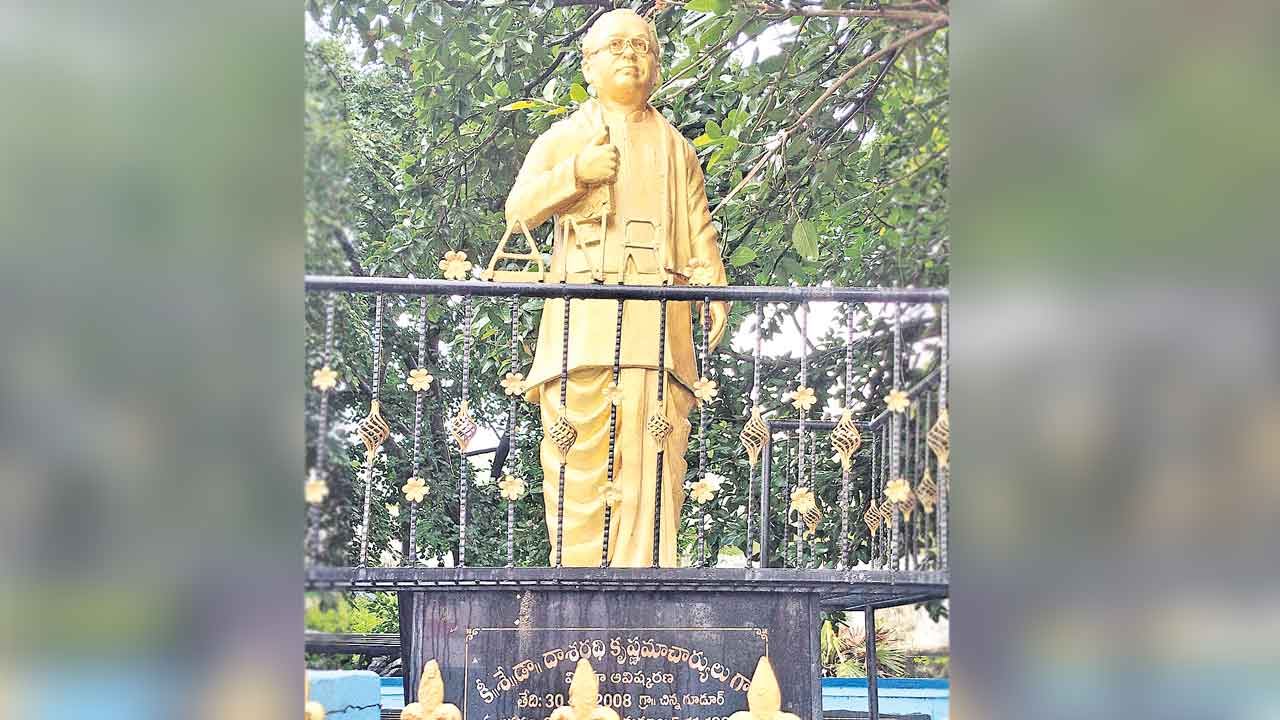 దాశరథికి దండేది?