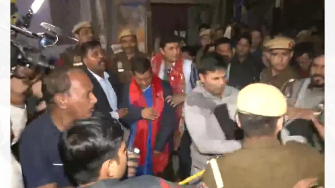 Arvind Kejriwal | పాదయాత్రలో అరవింద్‌ కేజ్రీవాల్‌పై దాడికి ప్రయత్నం..! పోలీసుల అదుపులో నిందితుడు..!