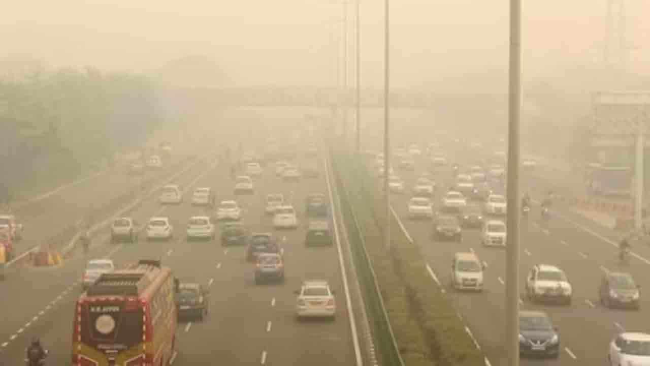 Air Pollution | ఢిల్లీలో దారుణంగా వాయు నాణ్యత.. ఆస్తమా, కళ్ల మంటలతో ఇబ్బంది పడుతున్న నగర వాసులు