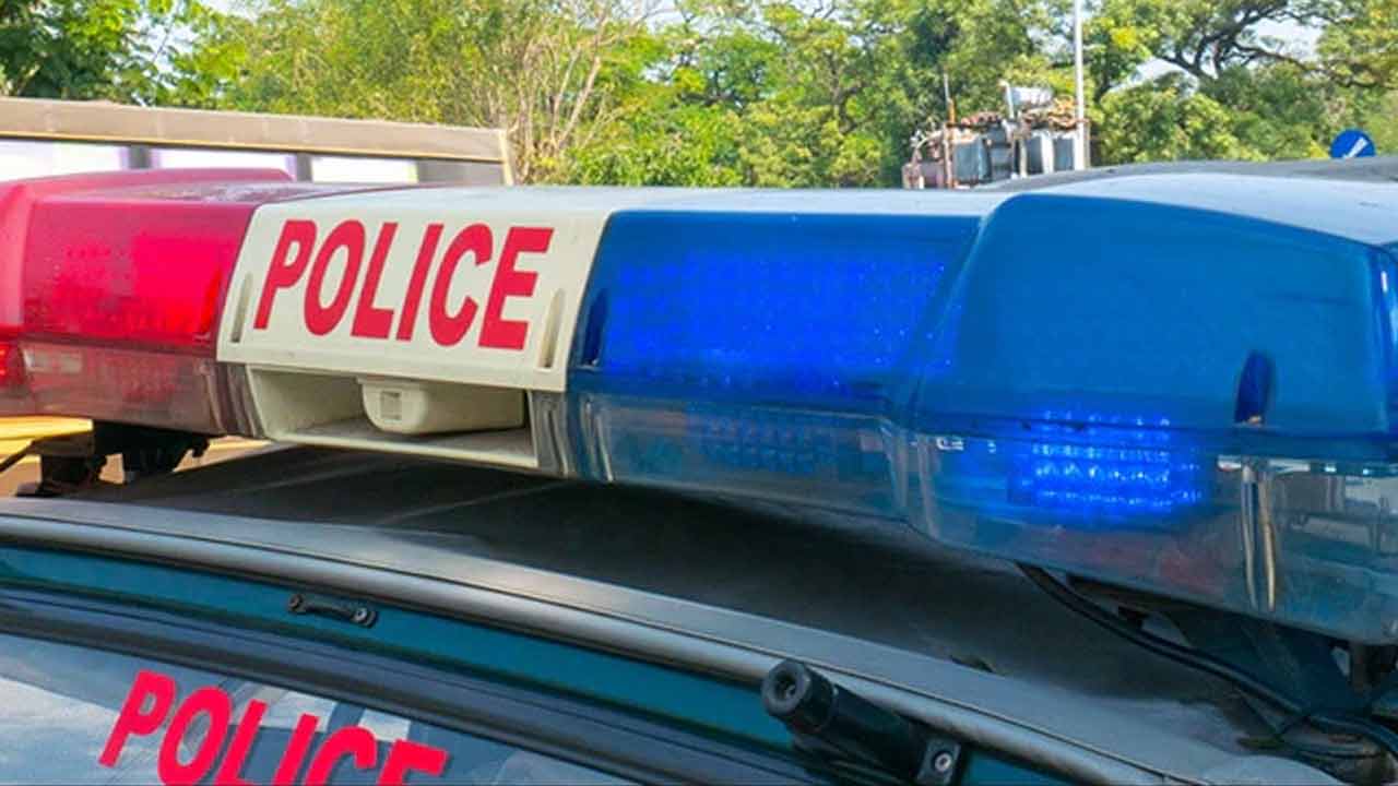 Delhi girl | గొడవపడ్డ డ్రైవర్‌.. భయంతో రన్నింగ్‌ బస్సులోంచి దూకిన బాలిక..!