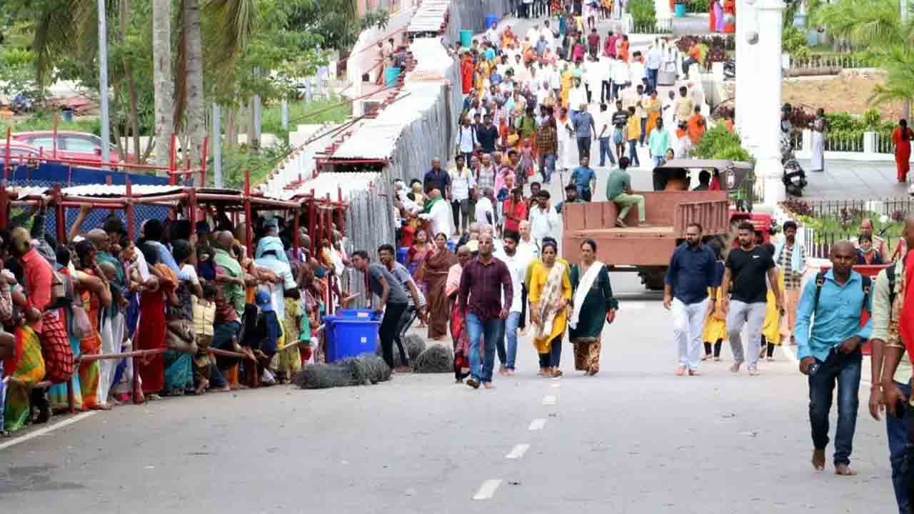 Tirumala | తిరుమలలో కొనసాగుతున్న భక్తుల రద్దీ