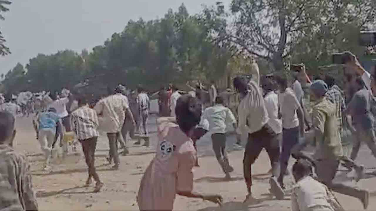 Tension | దిలావర్‌పూర్‌లో ఉద్రిక్తత.. పోలీసులపైకి రాళ్లు రువ్విన ఆందోళనకారులు