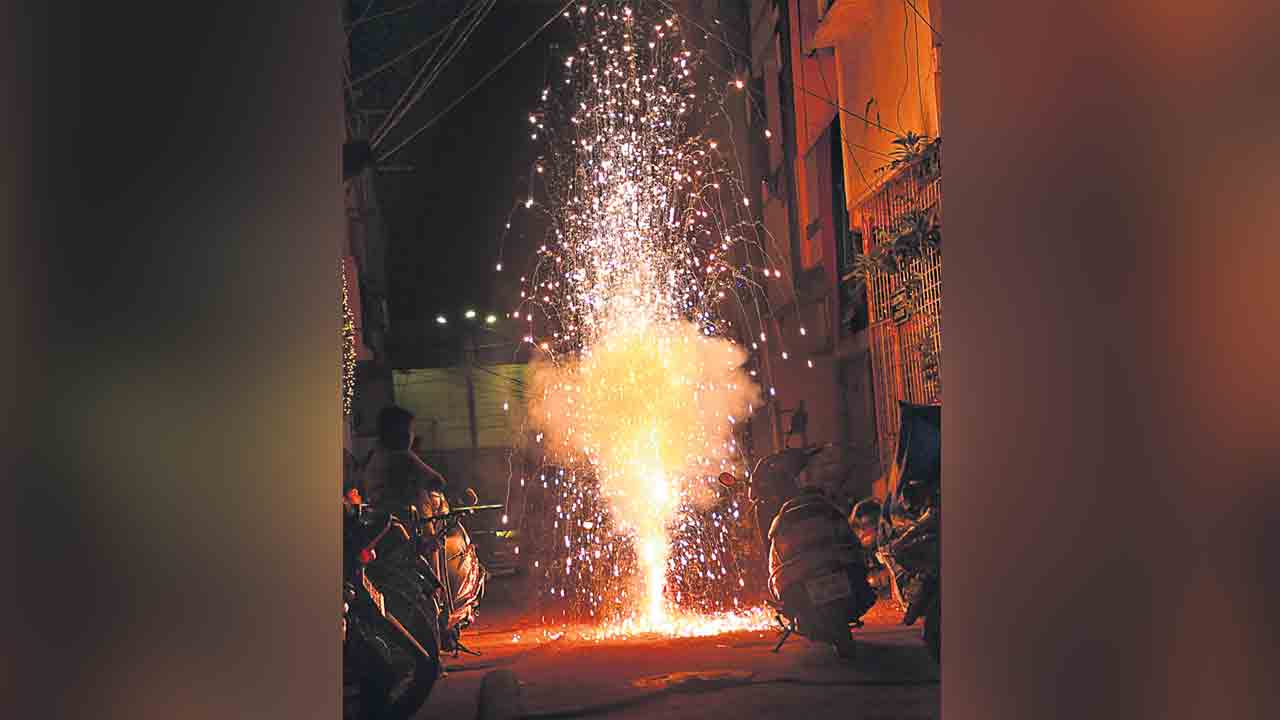 పటాకుల మోత.. వాయు కాలుష్యం రెట్టింపు