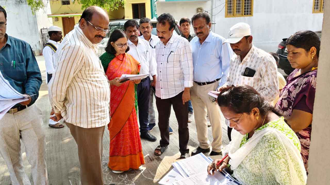 ఇంటింటి సర్వేను పకడ్బందీగా చేపట్టాలి