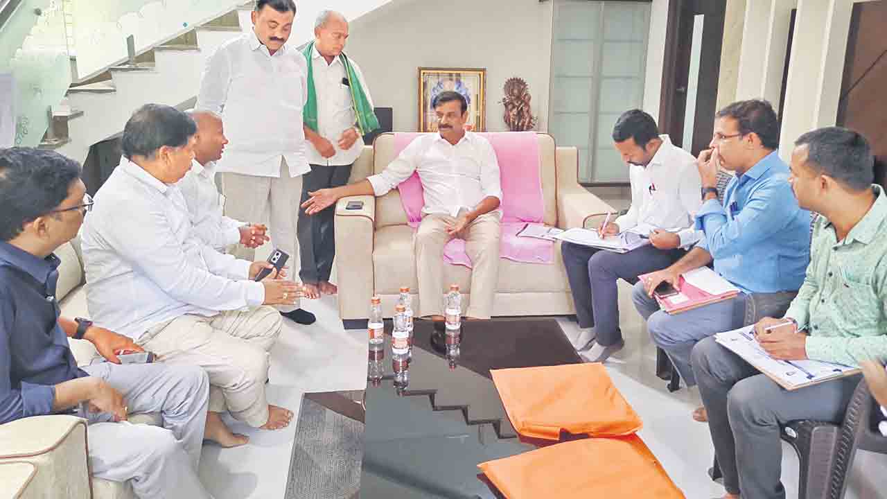 పేరు మార్చి సర్వే చేపట్టడం విడ్డూరం