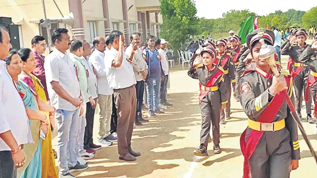 క్రీడల్లోనూ రాణించాలి