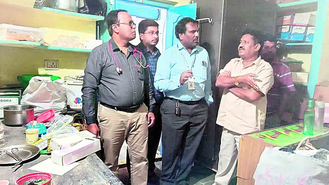 నకిలీ డాక్టర్ల క్లినిక్‌లపై దాడులు