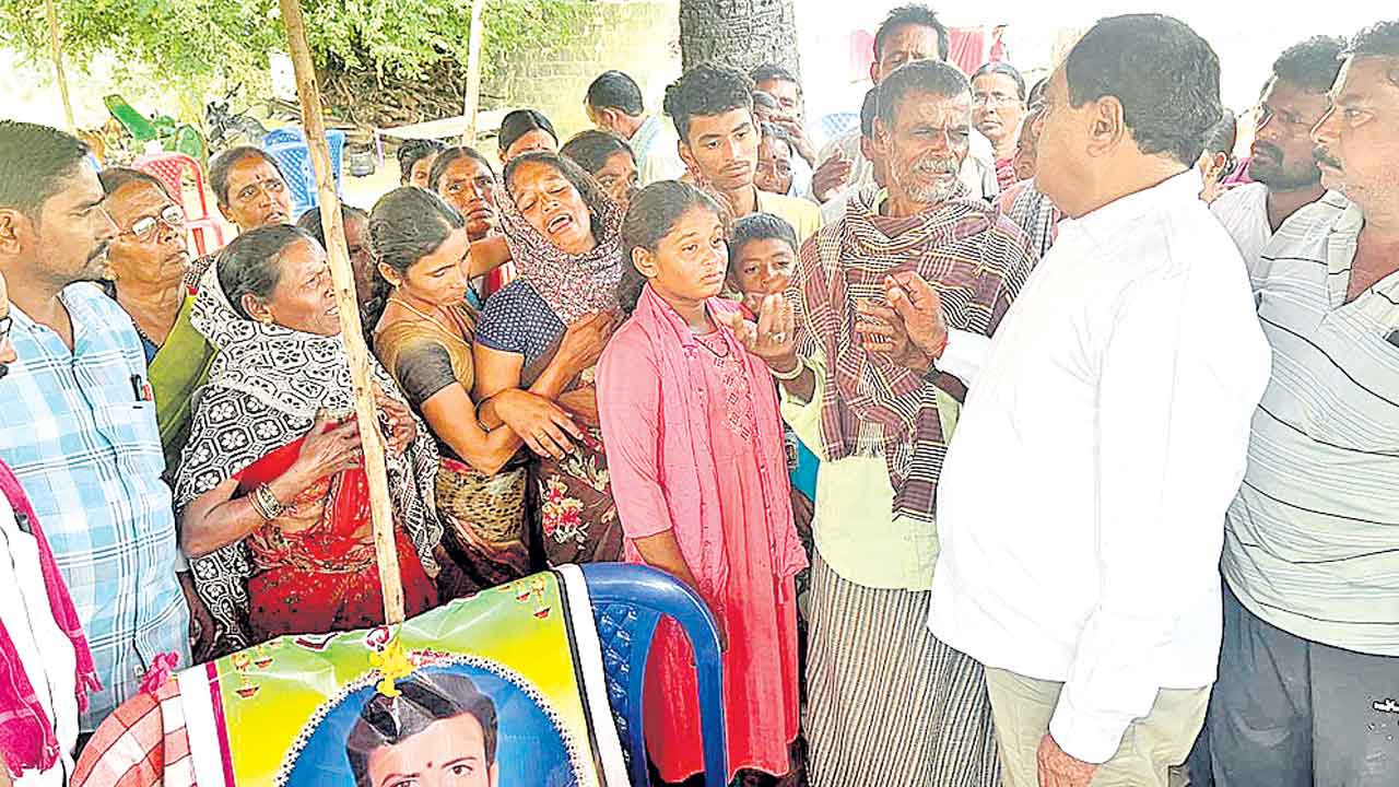 రైతు ఆత్మహత్యలు ప్రభుత్వ హత్యలే