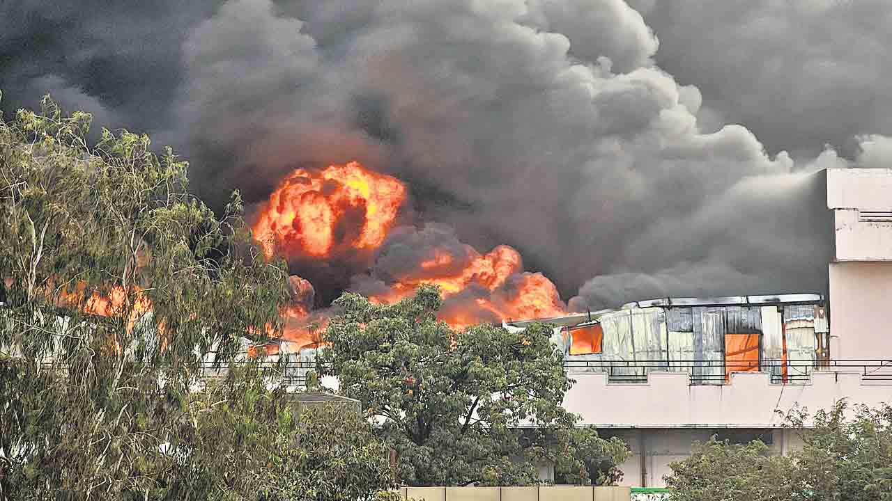 జీడిమెట్లలో భారీ అగ్ని ప్రమాదం