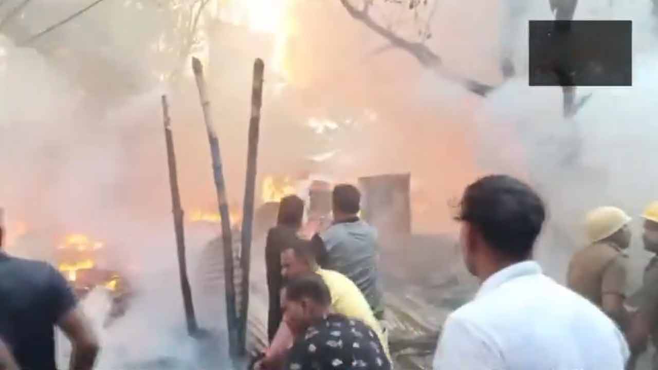 Fire accident | సంధ్యా బజార్‌లో భారీ అగ్ని ప్రమాదం.. దగ్ధమైన పలు దుకాణాలు.. Video