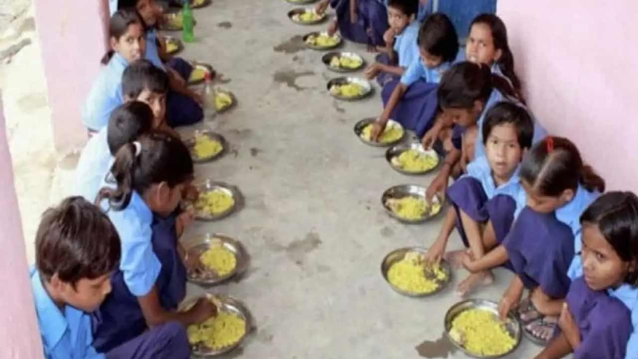 ఫుడ్‌ పాయిజన్‌పై హెచ్‌ఆర్సీకి ఫిర్యాదు