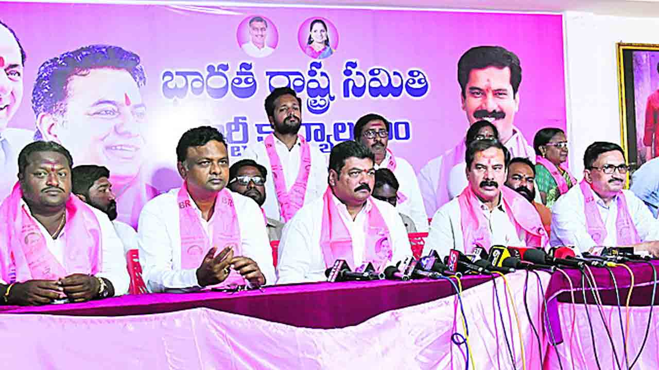 ప్రశ్నిస్తే కేసులు, అరెస్టులా?