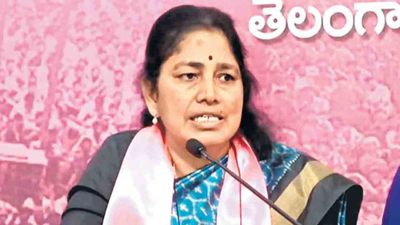 హామీలు అమలు చేయలేక సీఎంకు భయం