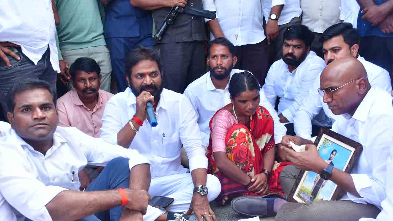 రాజేశ్వరి మృతికి కారకులను ఉరితీయాలి