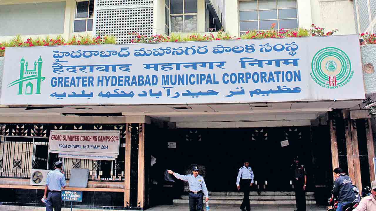 GHMC | కమిషనర్‌ లేరు కానిచ్చేయ్‌.. చక్రం తిప్పుతున్న అడ్మిన్‌ ఉన్నతాధికారి!