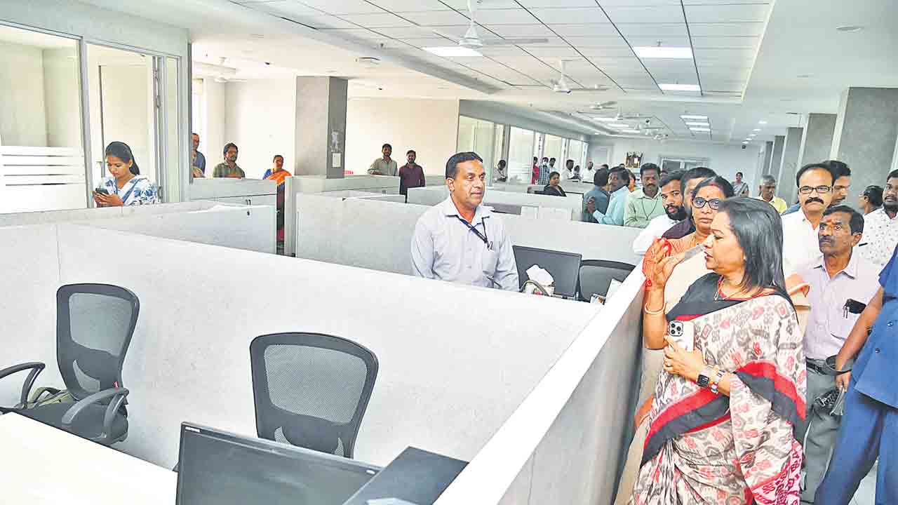 GHMC Mayor | సమయ పాలన పాటించరా?.. బల్దియా ఉద్యోగులపై మేయర్‌ ఆగ్రహం