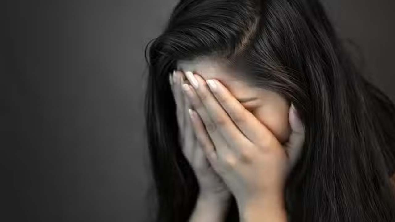 Hyderabad | జాబ్‌ కోసం అప్లై చేస్తే.. వివిధ భంగిమల్లో ఫొటోలు పంపాలని రిప్లై.. హైదరాబాద్‌ యువతికి చేదు అనుభవం