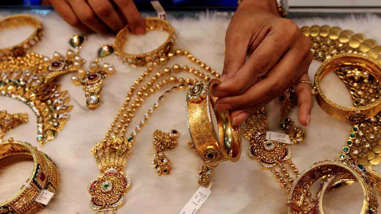 Gold Rates | ట్రంప్‌ గెలుపుతో.. దిగొచ్చిన బంగారం ధరలు