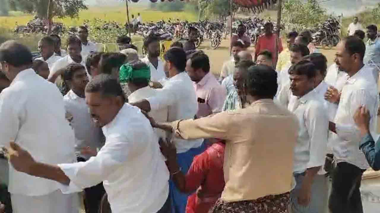 వడ్ల కొనుగోలు సెంటర్‌లో ఘర్షణ