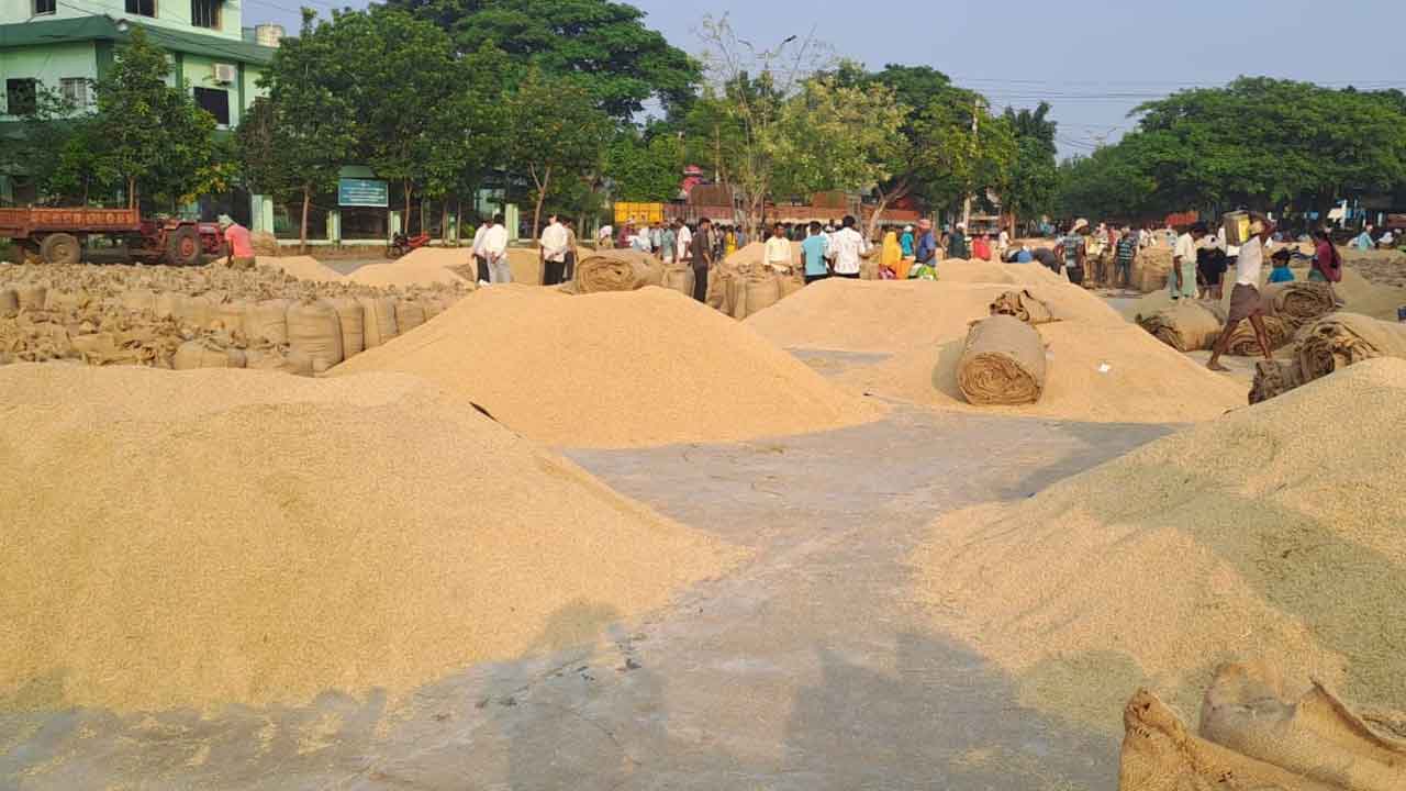 కోసింది కొండంత… కొన్నది గోరంత