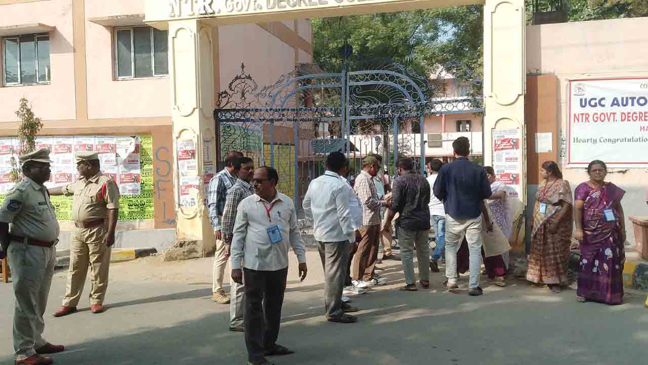 అభ్యర్థుల అనాసక్తి