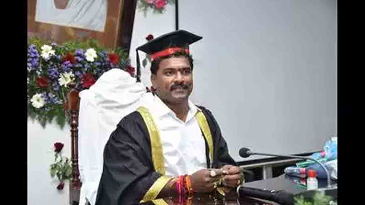 Guntur Mayor | గుంటూరు మేయర్‌పై కేసు నమోదు.. చంద్రబాబు, పవన్‌కల్యాణ్‌ను దూషించినందుకు స్టేషన్‌లో ఫిర్యాదు