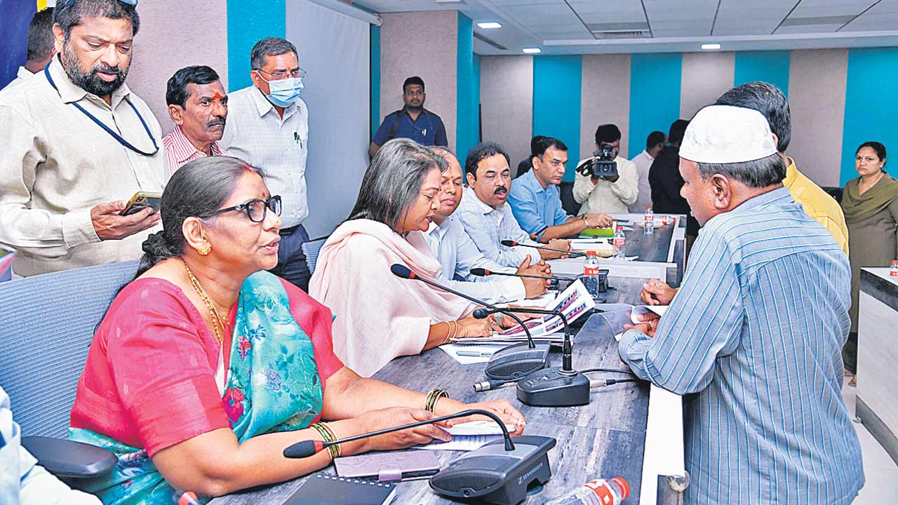 Praja Vani | ఆంక్షల ప్రజావాణి.. అర్జీదారుల సెల్‌ఫోన్‌, బ్యాగులు అప్పగిస్తేనే ఫిర్యాదులు స్వీకరణ!