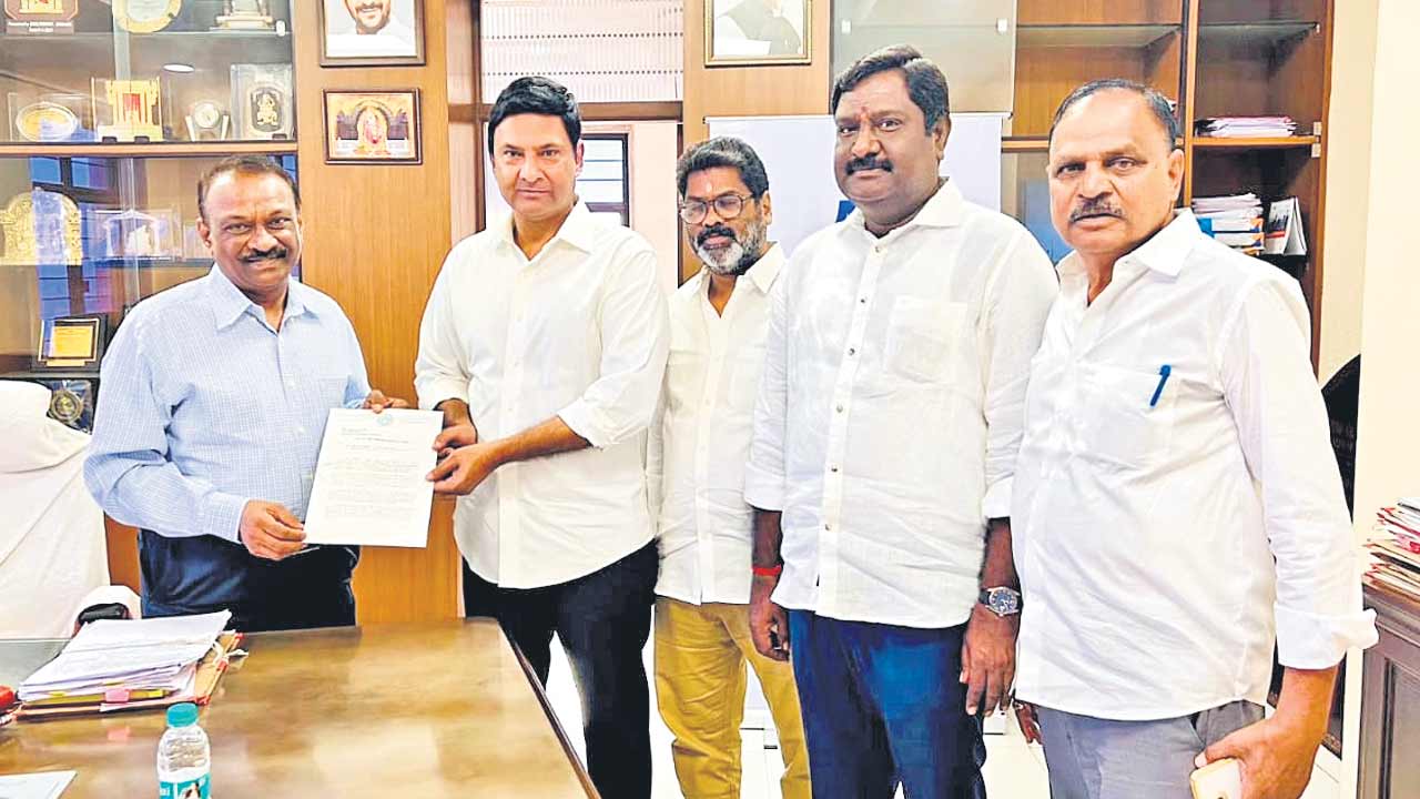 నేరేడ్మెట్ రైల్వే గేటు వద్ద ఆర్యూబీ నిర్మించాలి