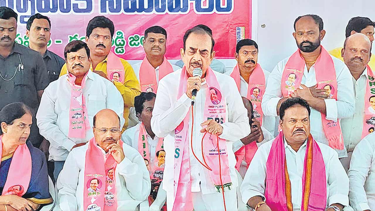 కాంగ్రెస్‌ ప్రజావ్యతిరేక విధానాలను ప్రజల్లోకి తీసుకెళ్లాలి