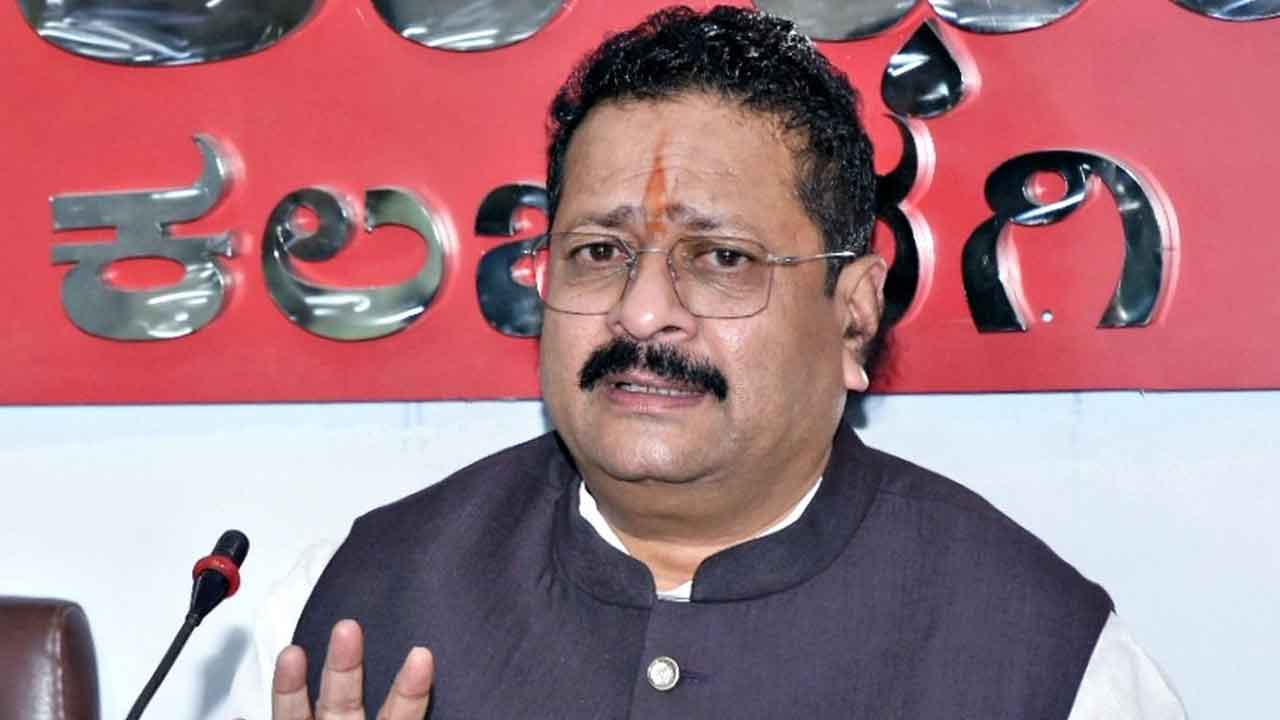 కర్ణాటక కాంగ్రెస్‌ మంత్రి పీఏ వేధింపులతో ఉద్యోగి బలవన్మరణం