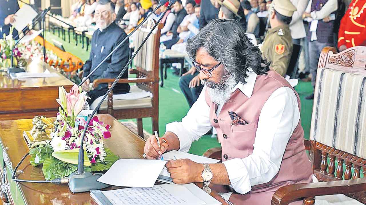జార్ఖండ్‌ సీఎంగా హేమంత్‌ ప్రమాణం