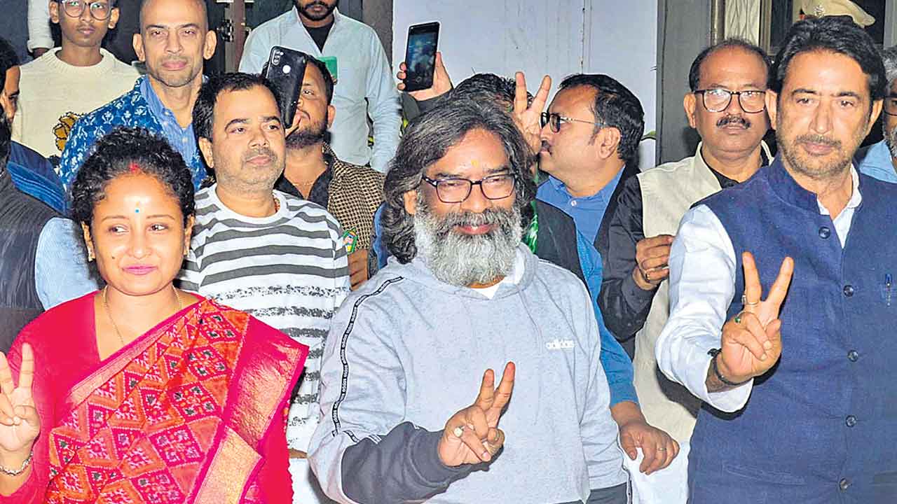 JMM | హేమంత్‌కే జార్ఖండ్‌ జై.. కలిసొచ్చిన సానుభూతి.. అండగా నిలిచిన ఆదివాసీలు