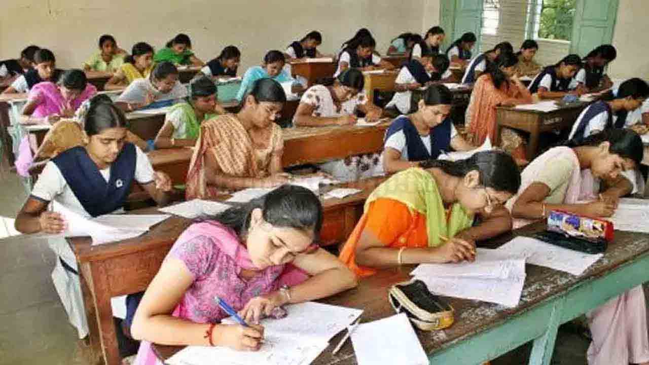 Inter Exam Fees | ఏపీలో ఇంటర్‌ పరీక్షల ఫీజు గడువు పొడిగింపు