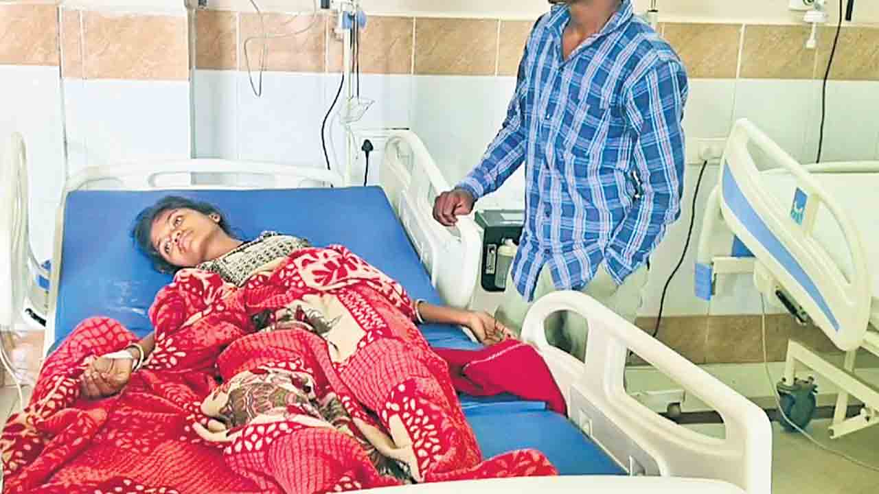 ఇంటర్‌ విద్యార్థిని ఆత్మహత్యాయత్నం