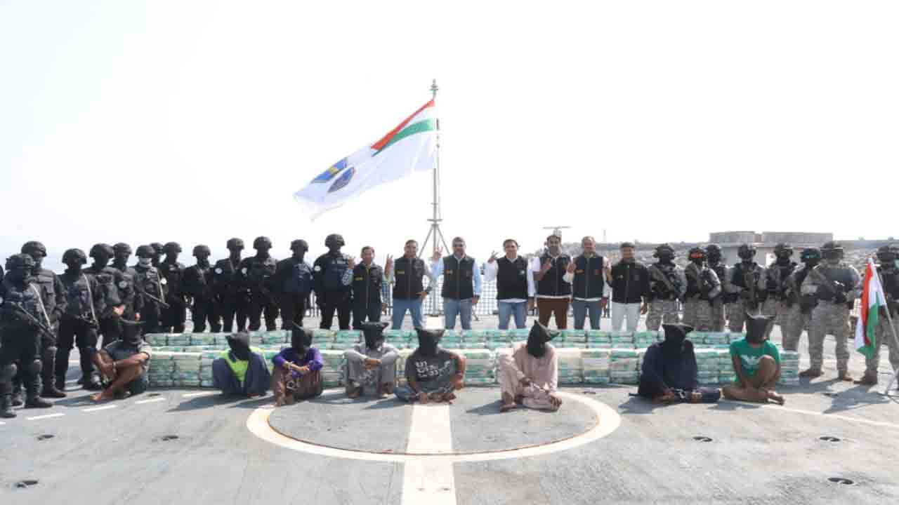 Iran Boat With Drugs Caught | 700 కిలోల డ్రగ్స్‌తో పట్టుబడిన ఇరాన్‌ బోటు.. 8 మంది అరెస్ట్‌