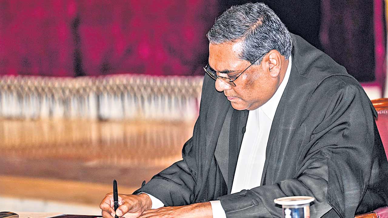 51వ సీజేఐగా జస్టిస్‌ సంజీవ్‌ ఖన్నా