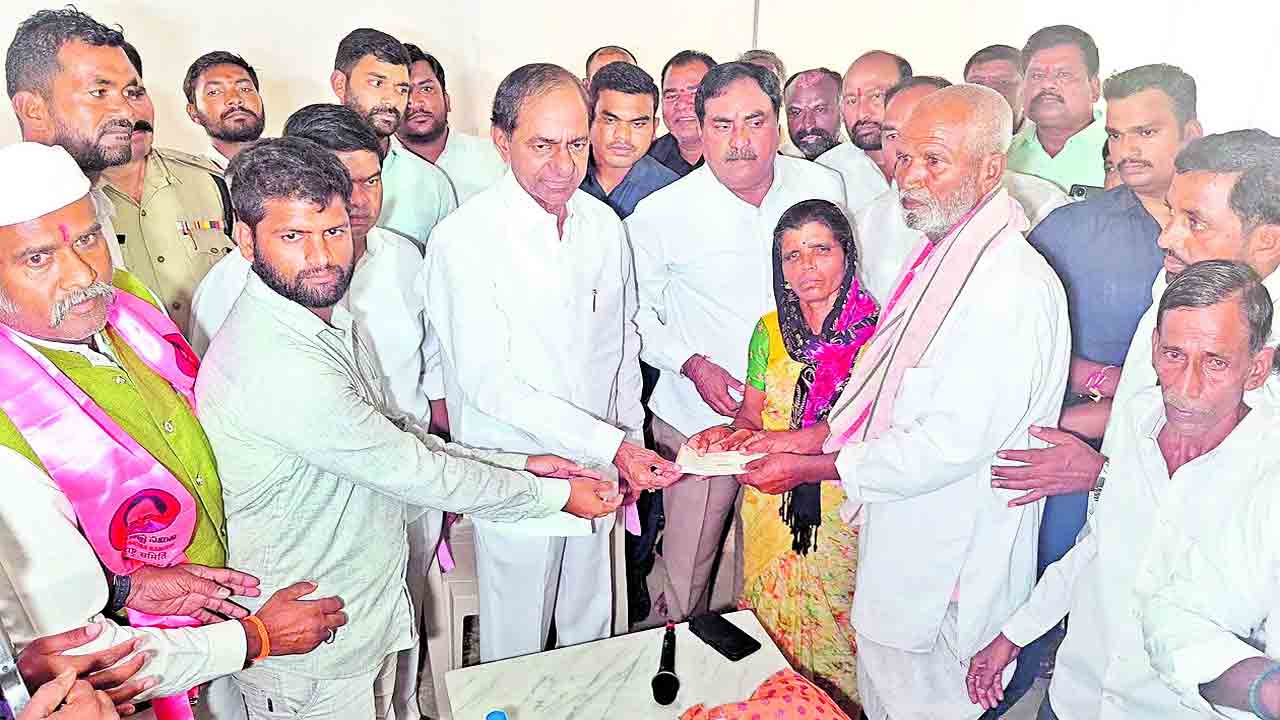 గిరిజన బిడ్డకు బీఆర్‌ఎస్‌ అండ